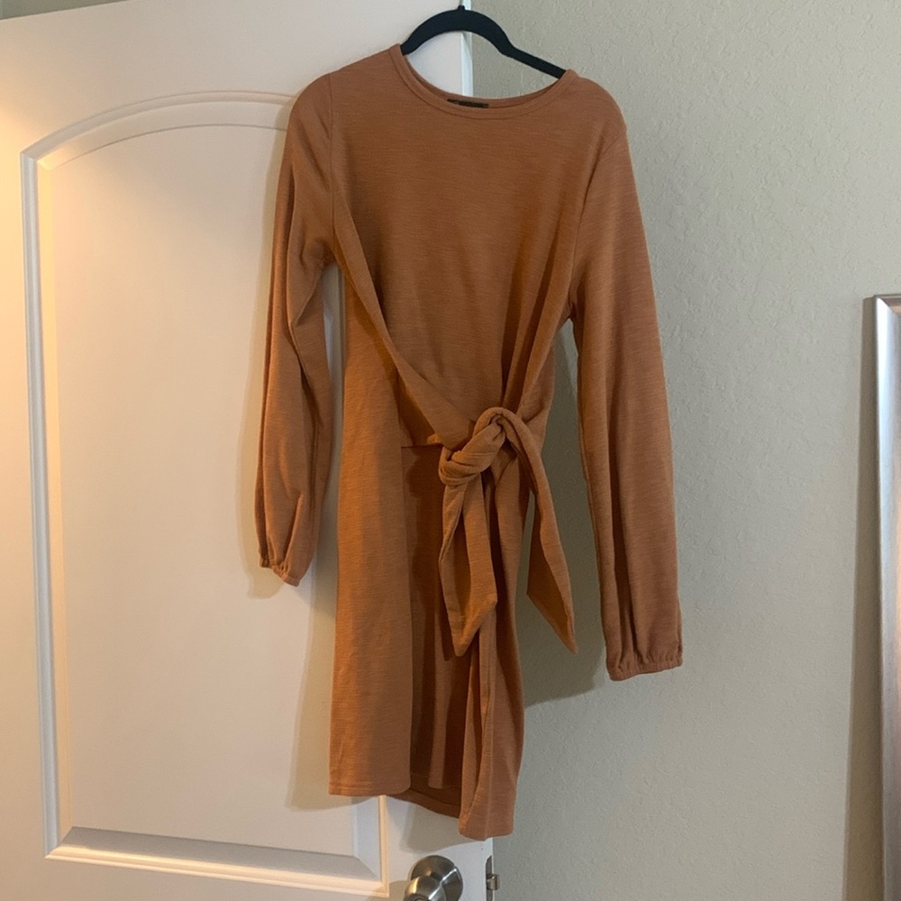 Beautiful Fall dress! Tie knot in front. Only worn once! Size M. Mustard color